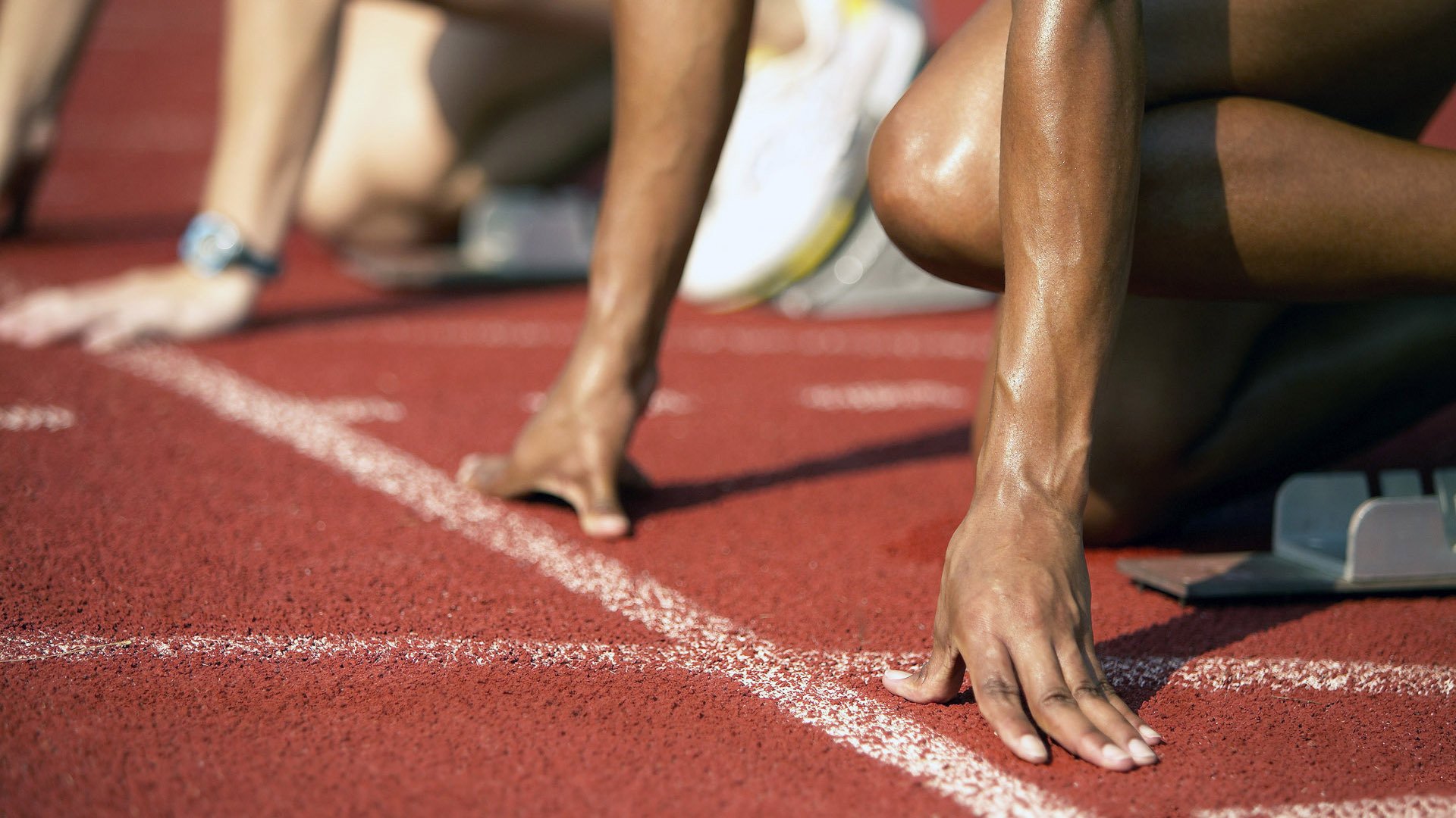 裁判误判复盘视频被广泛讨论，引发规则细化呼声，裁判误判如何处理